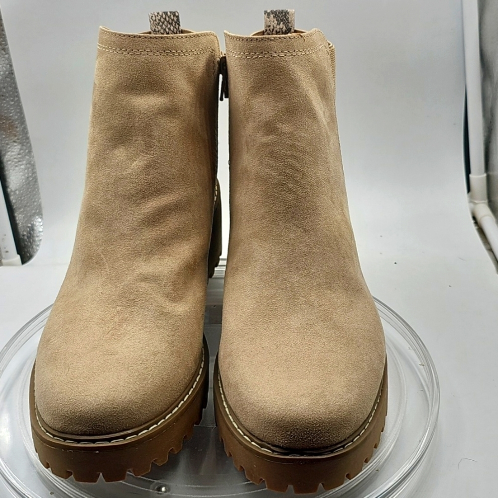 O Women's Universal Thread Tan Ankle Chelsea Boots